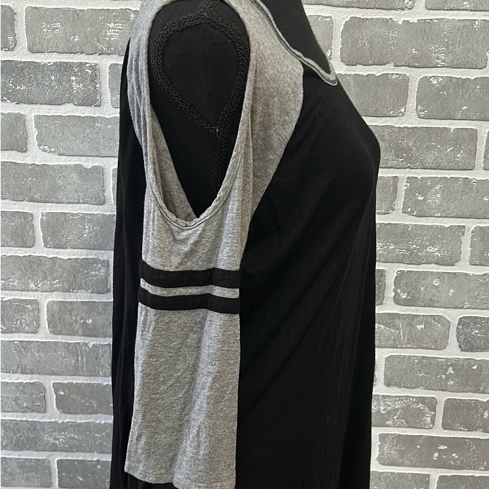 Women’s Maurices Varsity Tee With a Cold Shoulder - Picture 5 of 7